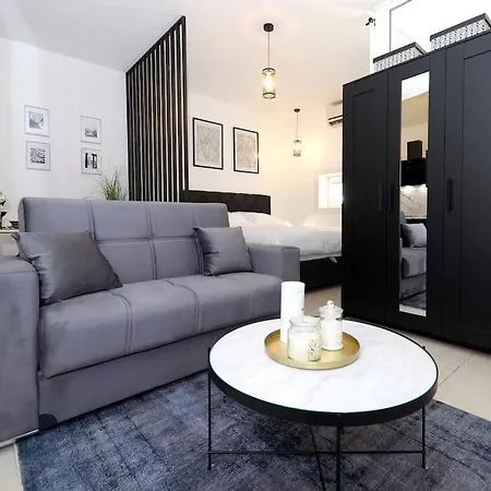 “minipalais” In The Heart Of זאדאר