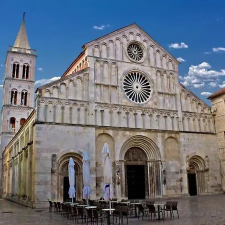 “minipalais” In The Heart Of *