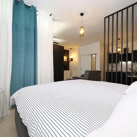 “minipalais” In The Heart Of זאדאר