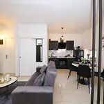 “minipalais” In The Heart Of Apartamento