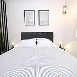 “minipalais” In The Heart Of Apartamento *