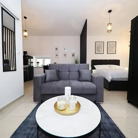 “minipalais” In The Heart Of Apartamento Zadar