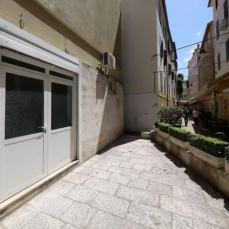 “minipalais” In The Heart Of *