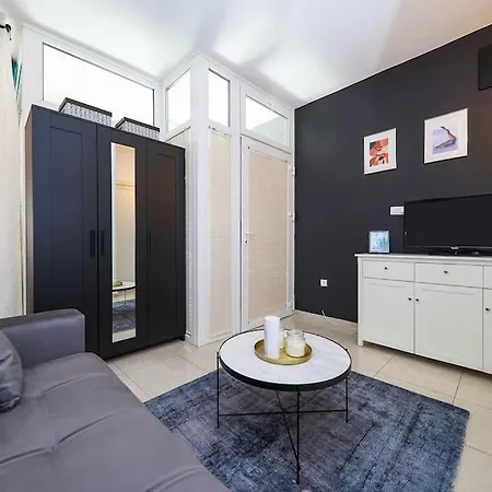 Apartment “minipalais” In The Heart Of
