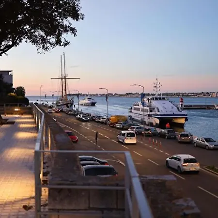 “minipalais” In The Heart Of *