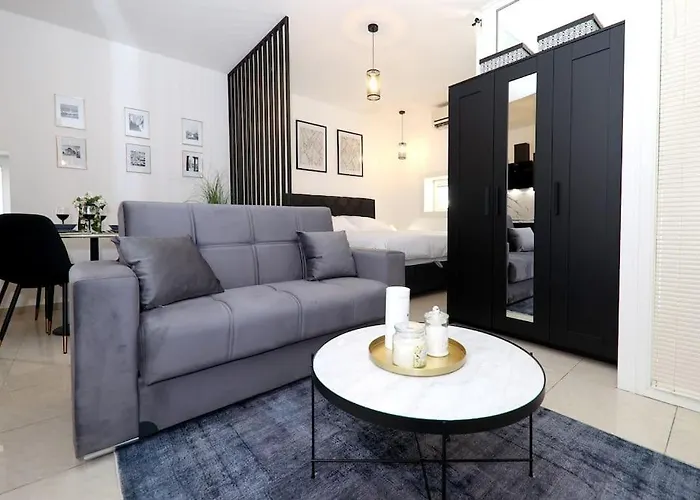 “minipalais” In The Heart Of 扎达尔