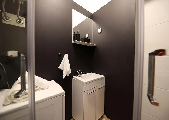 “minipalais” In The Heart Of 公寓 *