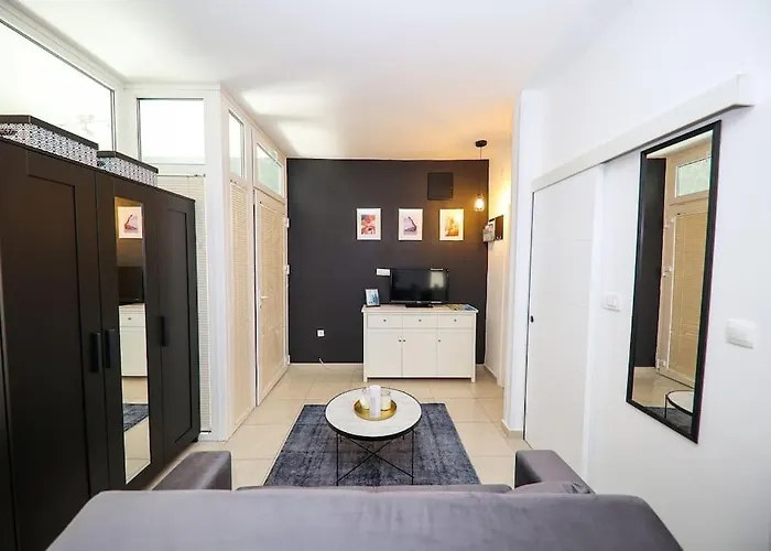 公寓 “minipalais” In The Heart Of