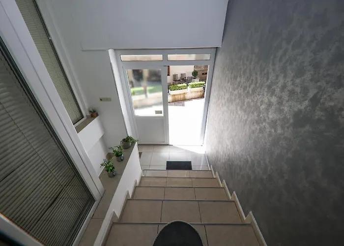 “minipalais” In The Heart Of Appartement