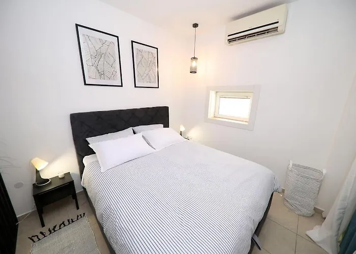 “minipalais” In The Heart Of Appartement